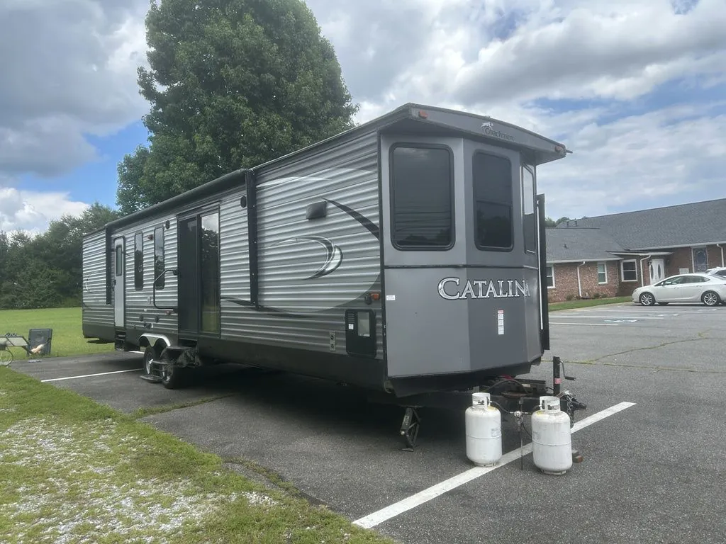 2017 Coachmen Catalina 39FKTS - Photo 3