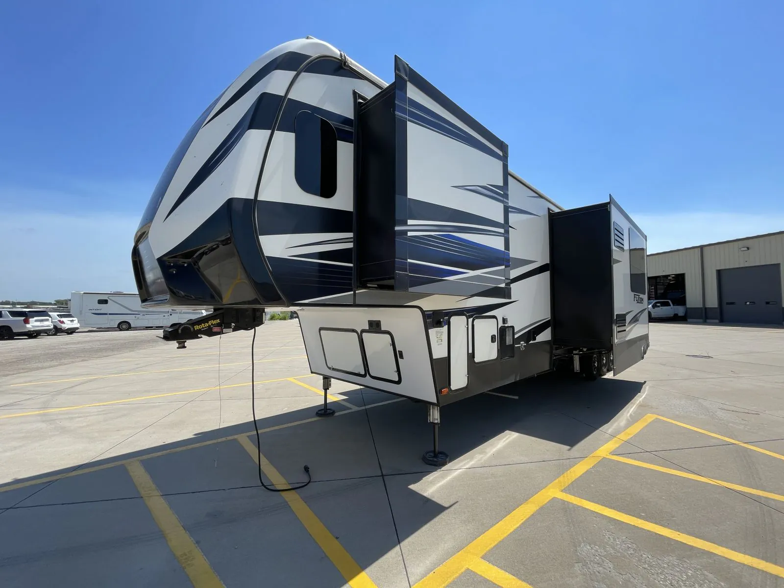 2019 Keystone Fuzion 427 - Photo 4