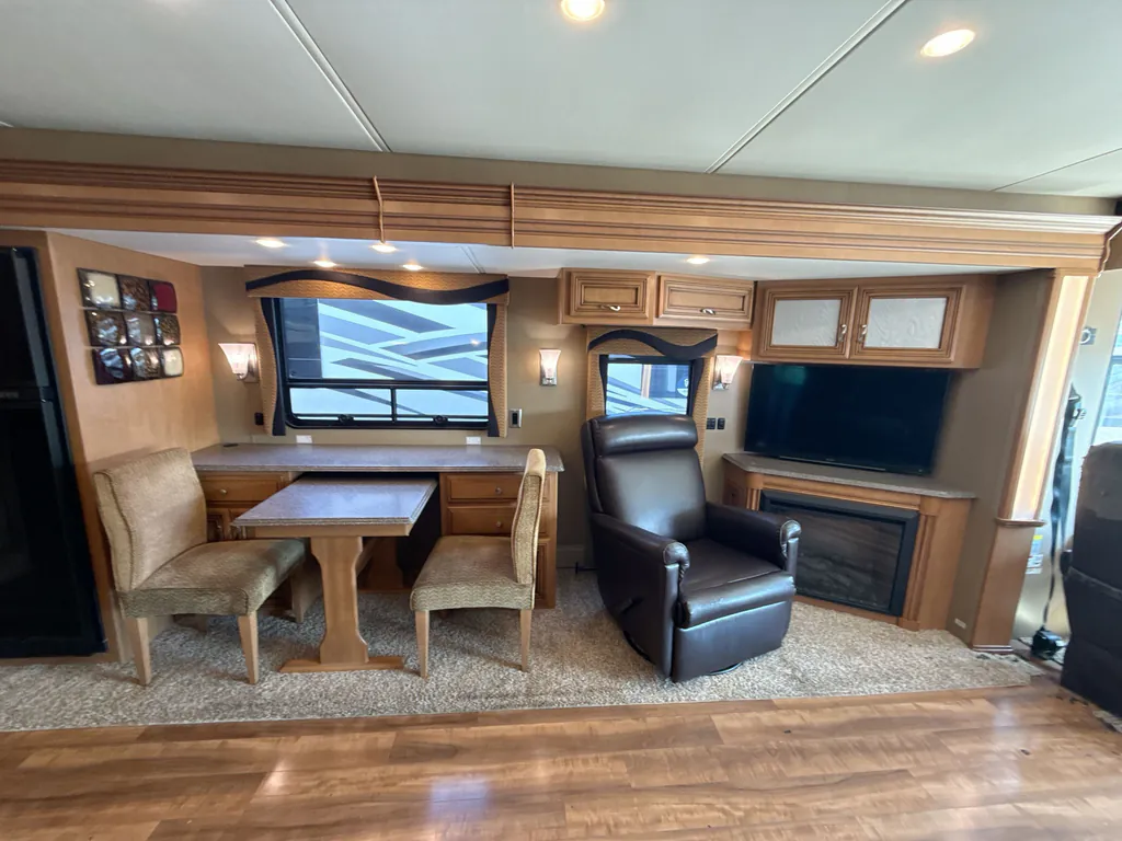 2015 Newmar Canyon Star 3914, Photos photo 2
