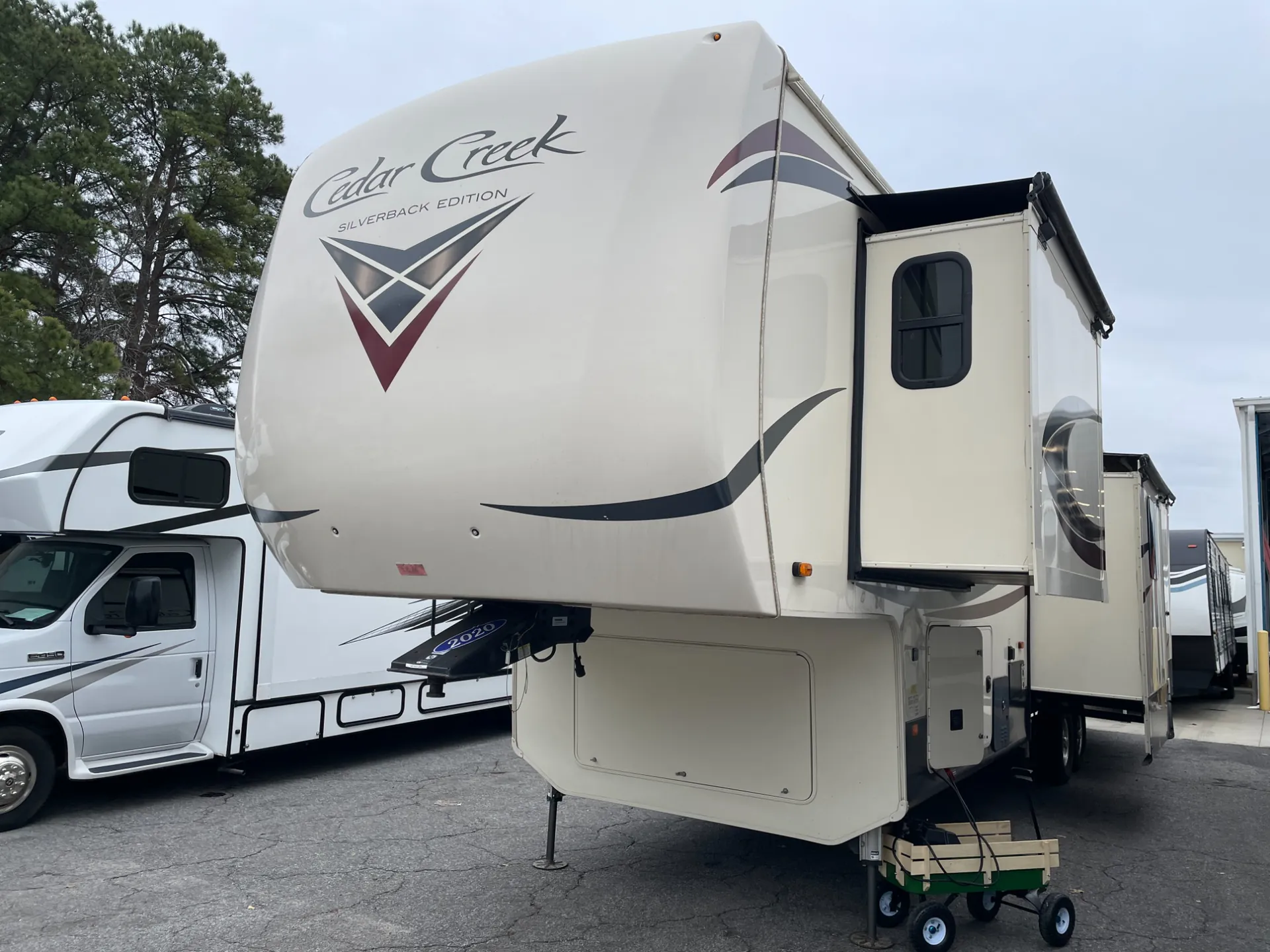 2020 Forest River Cedar Creek Silverback 37MBH - Photo 3