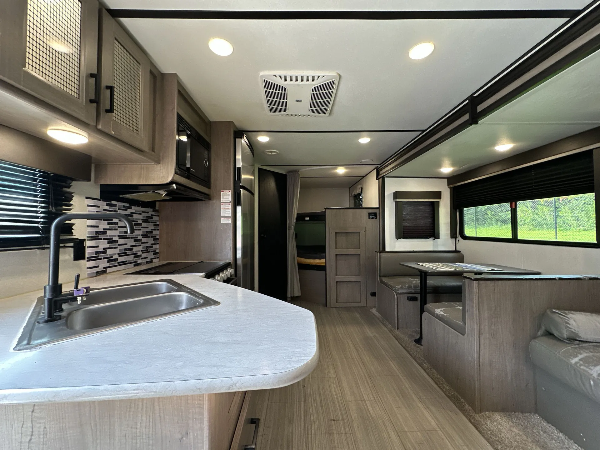 2021 Keystone Hideout 272BH — living area main