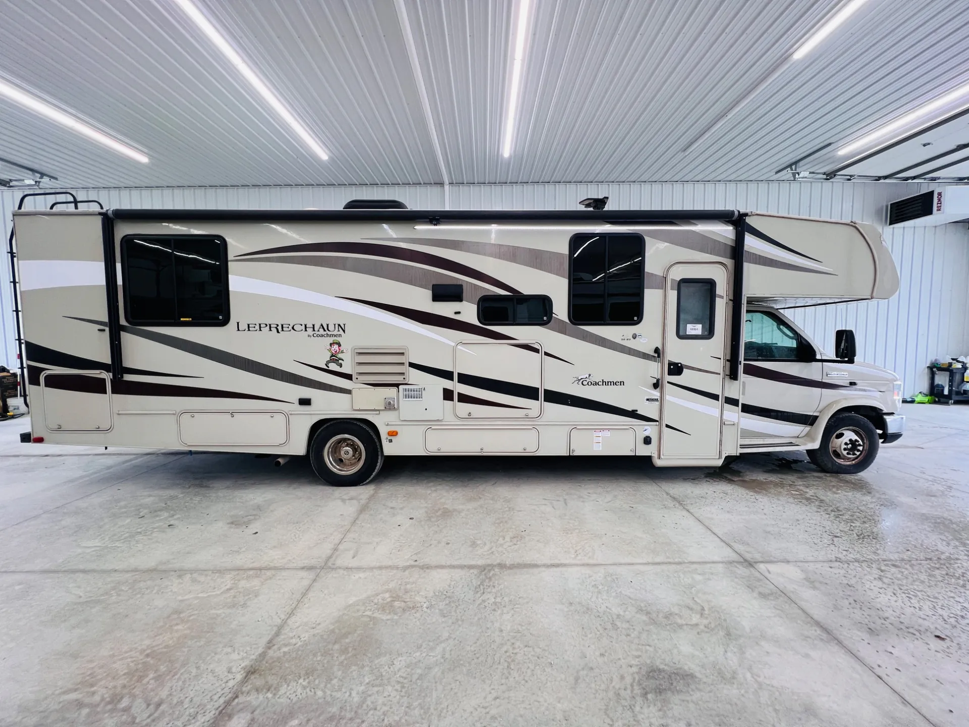 2017 Coachmen Leprechaun 319MB - Photo 4