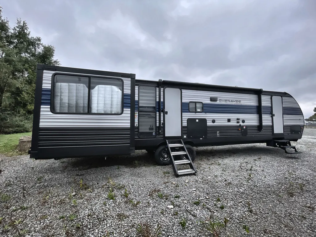 2021 Forest River Cherokee 306MM, Photos photo 3