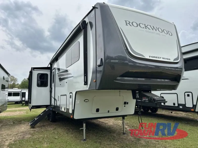 2026 Forest River Rockwood Signature 361RL - Photo 2