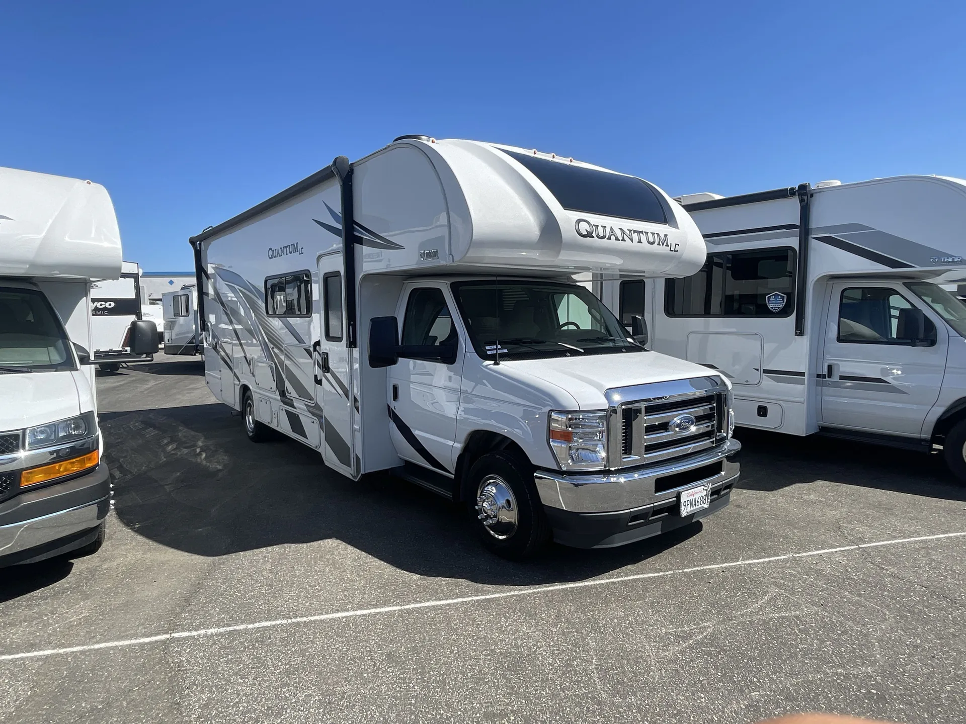 2024 Thor Motor Coach Quantum LP27 - Photo 2