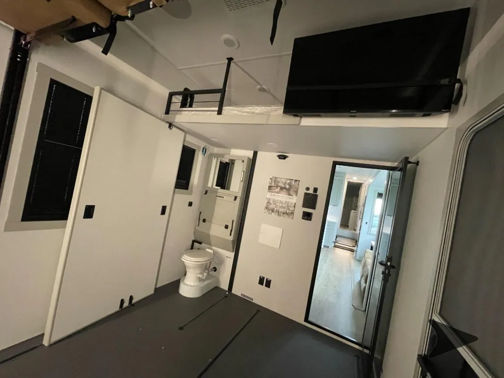 2026 Brinkley Model G 4100, Photos photo 64