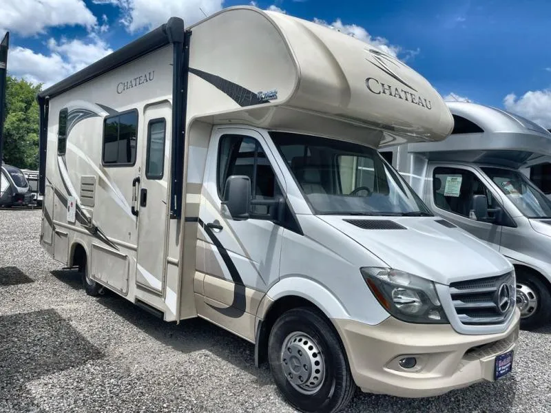 2018 Thor Motor Coach Chateau 24F - Photo 2