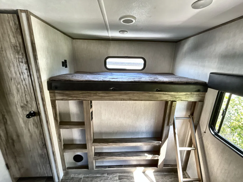 2022 Forest River Cherokee Alpha Wolf 33BH-L, Photos photo 34
