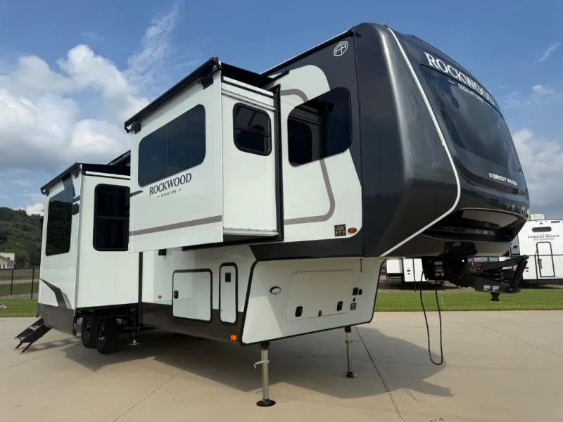 2027 Forest River Rockwood Signature 402SFL - Photo 2