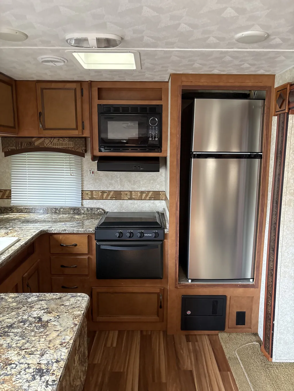 2014 Gulf Stream Conquest 295SBW, Photos photo 14