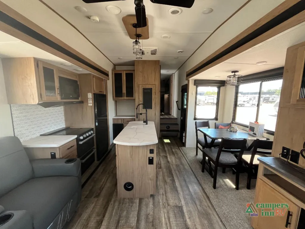 2023 Forest River Cherokee Arctic Wolf 3550 SUITE, Photos photo 8