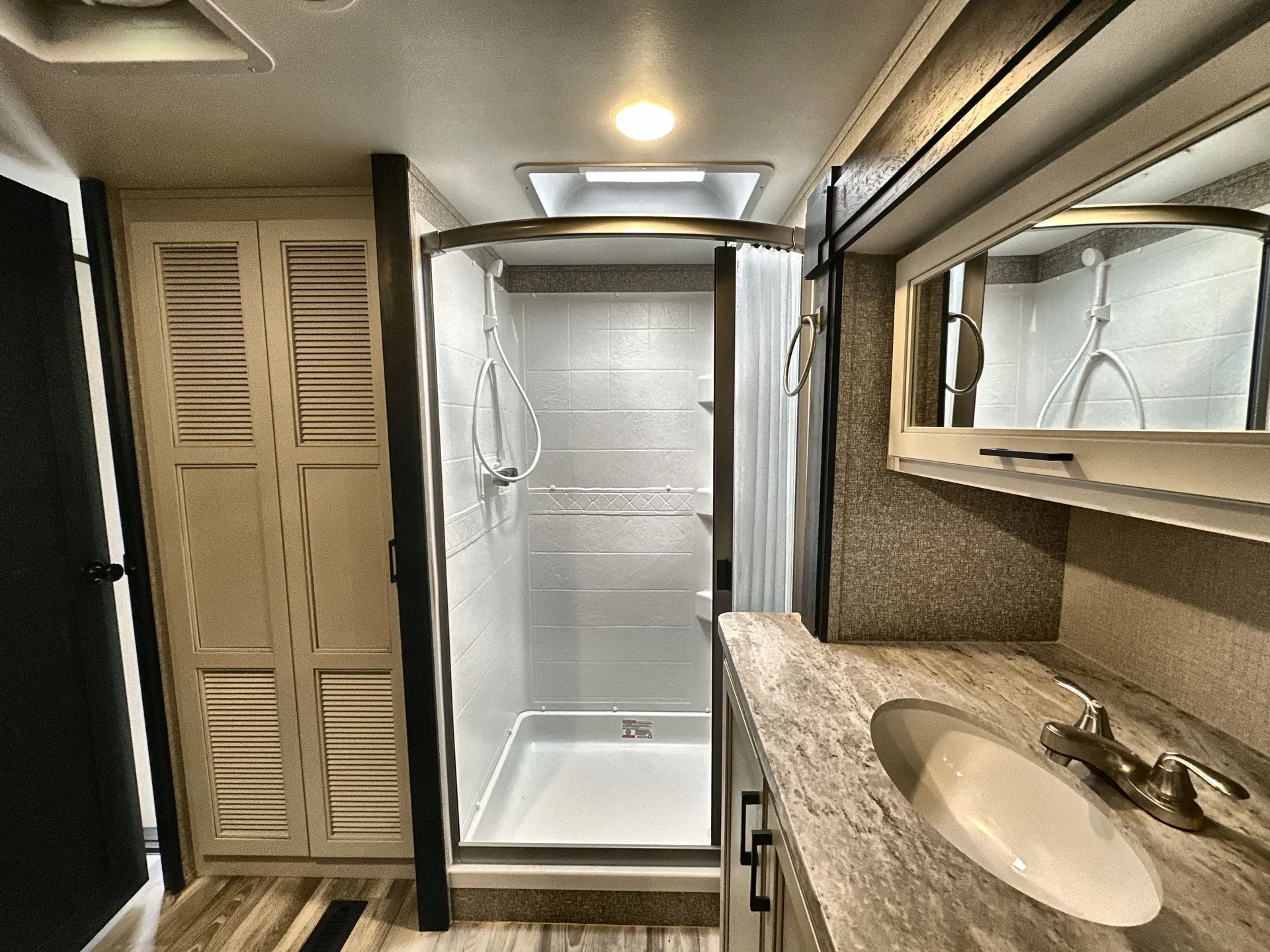 2022 Highland Ridge Roamer RF294RLS - Photo 3