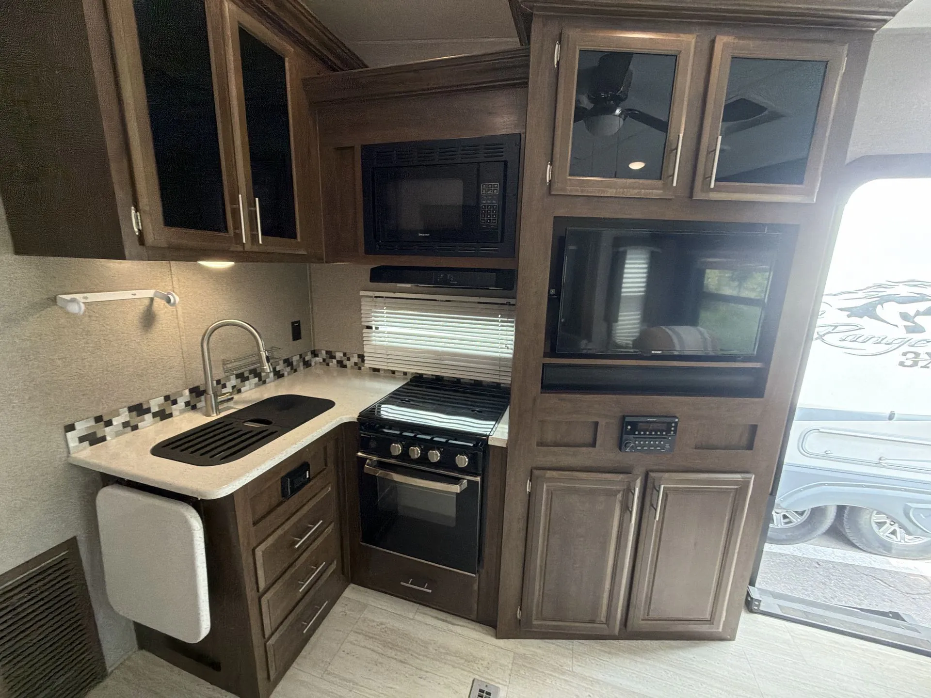2019 Forest River Rockwood Ultra Lite 2441WS - Photo 4