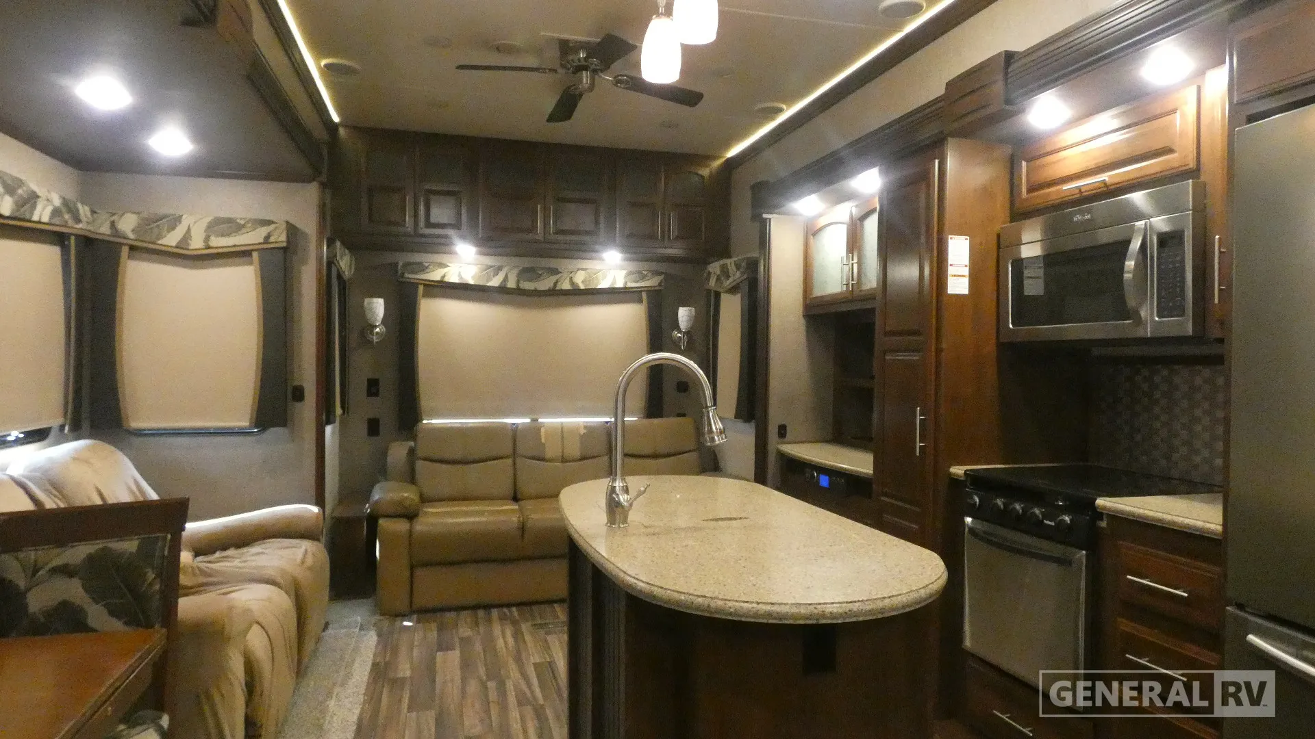 2017 Crossroads RV Cameo 33RL - Photo 3