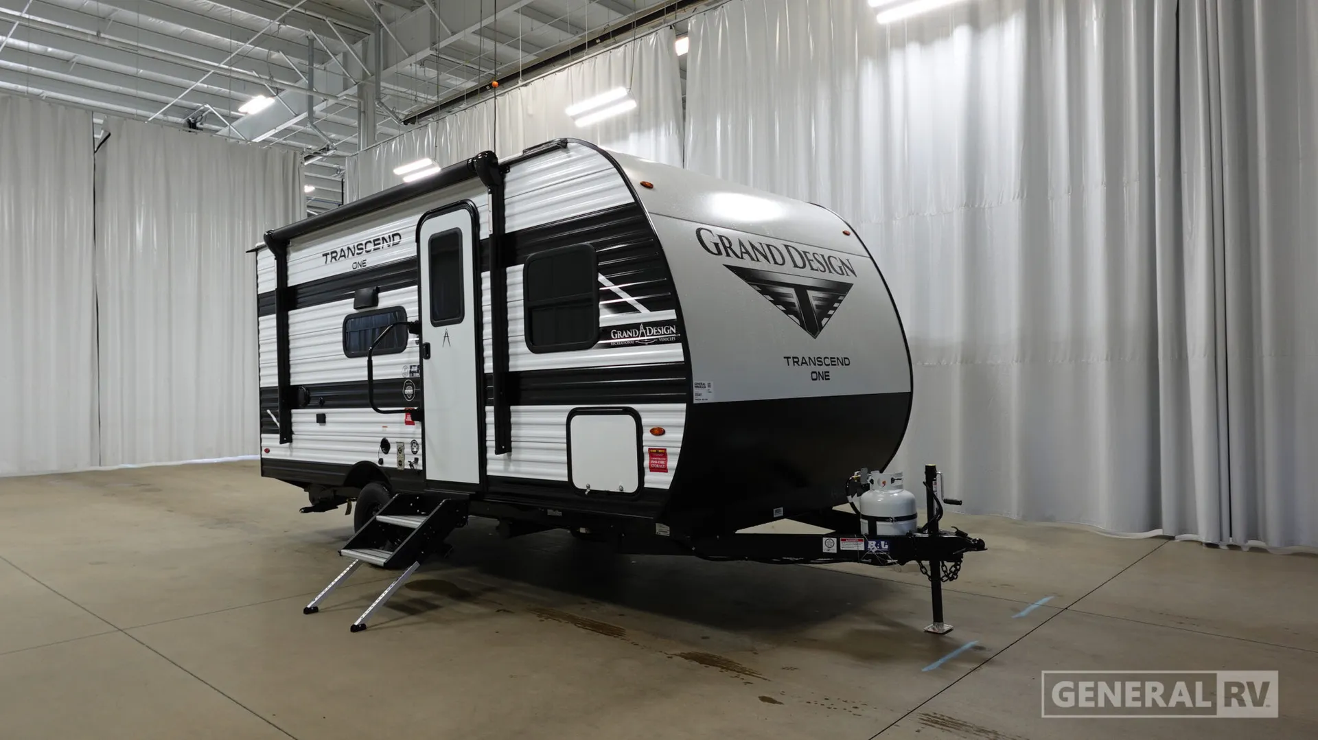 2027 Grand Design Transcend One 151BH - Photo 2