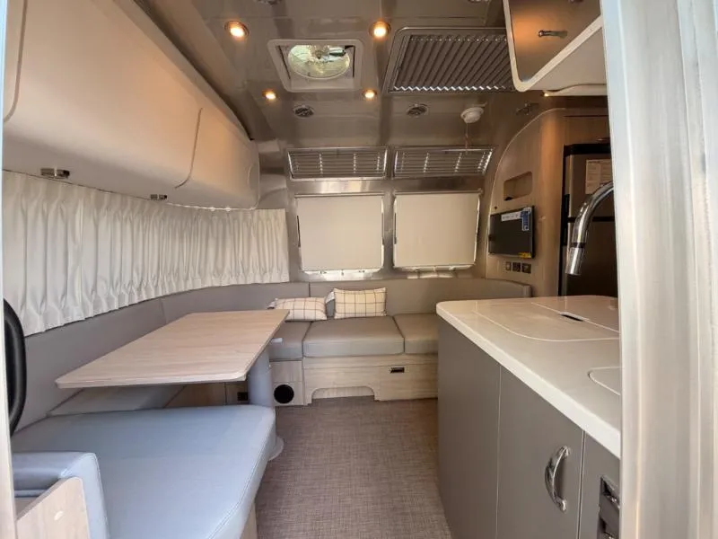 2027 Airstream Globetrotter 27FB - Photo 4