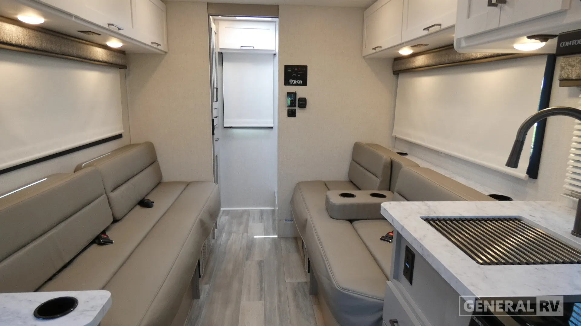 2026 Thor Motor Coach Pasadena SE SX19 Chevy - Photo 3