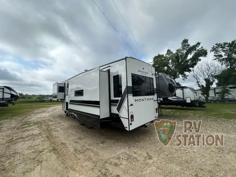 2026 Keystone Montana 3231CK - Photo 4