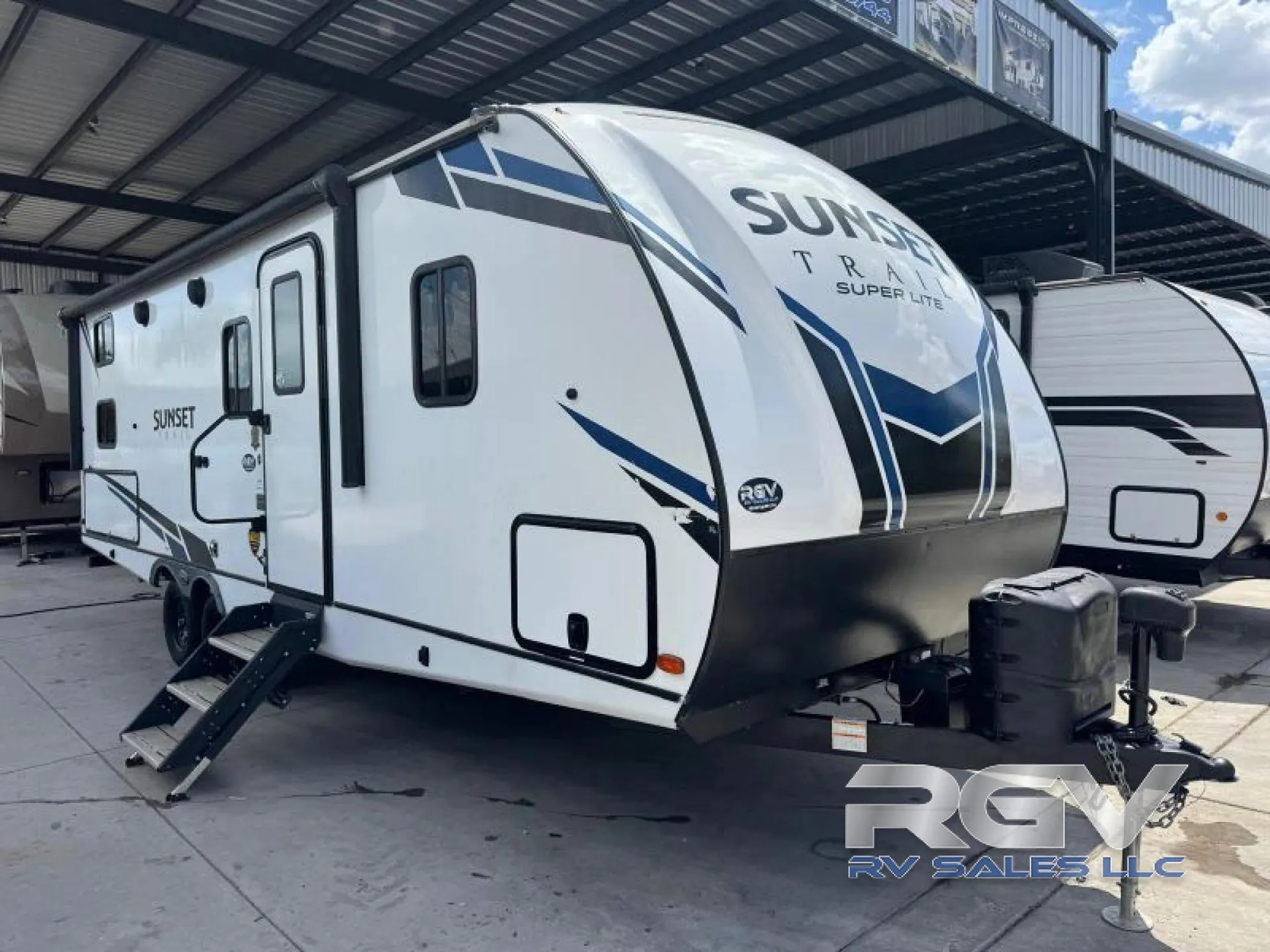 2022 CrossRoads Sunset Trail Super Lite 242BH dealer photo 1 from RGV RV Sales