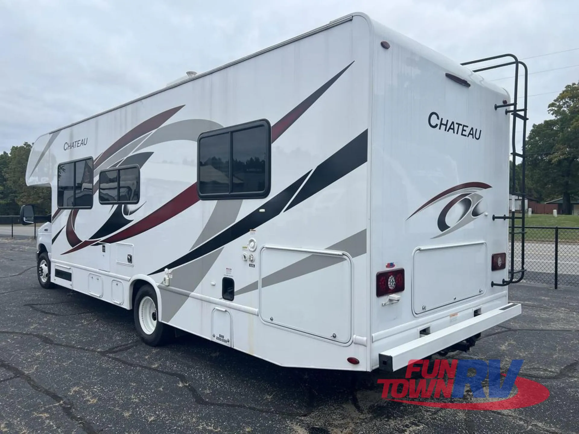 2023 Thor Motor Coach Chateau 28A - Photo 4