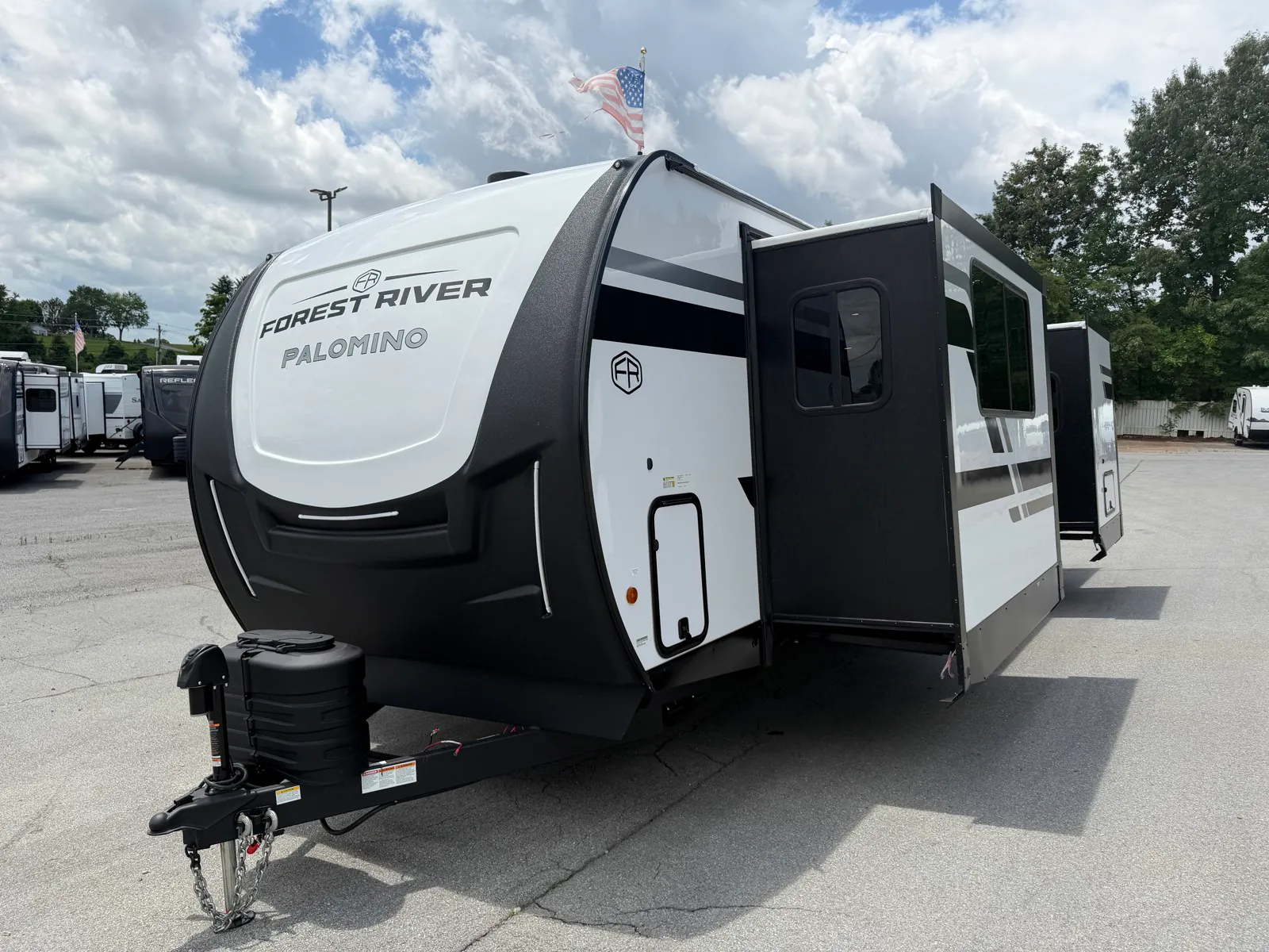 2027 Palomino Solaire 3300FLBS - Photo 3