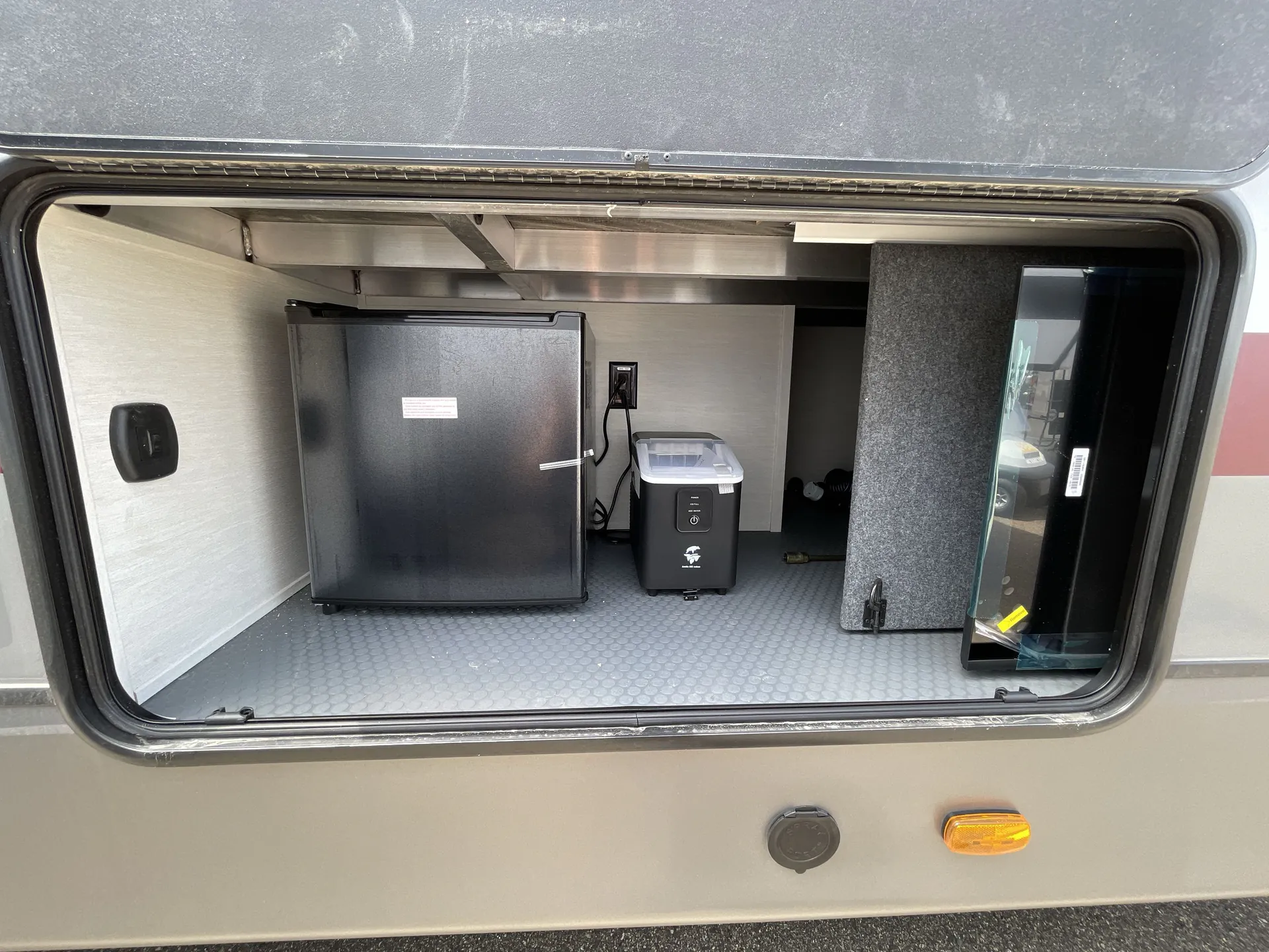 2027 Forest River Campsite Elite 36RF — off campside