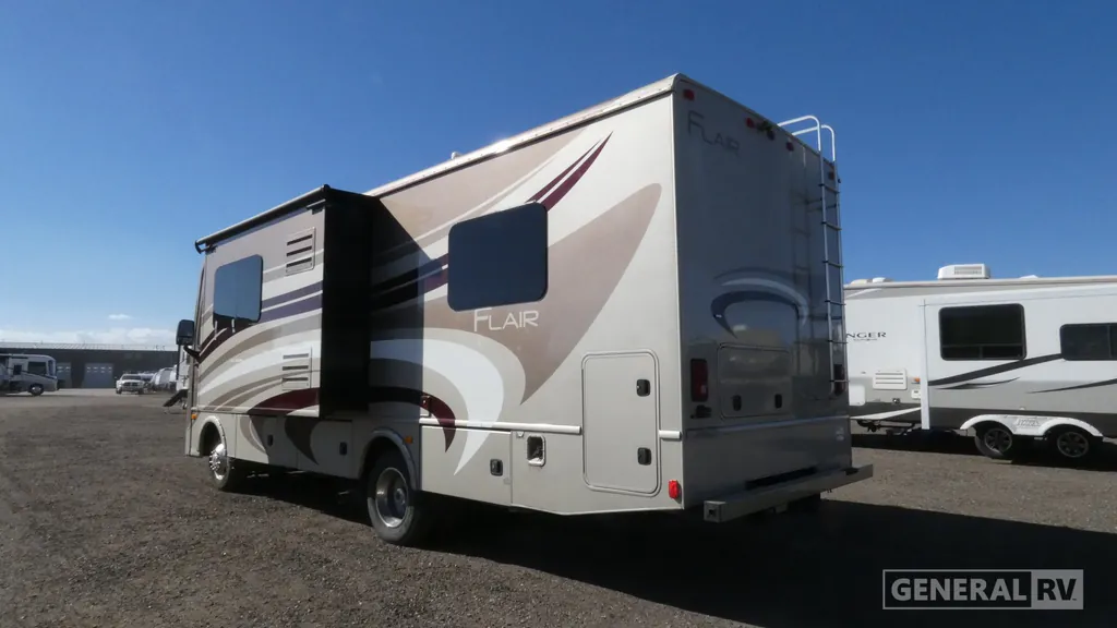 2016 Fleetwood Flair 26D, Photos photo 3
