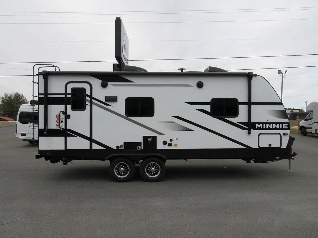 2025 Winnebago Minnie 2326RB - Photo 2