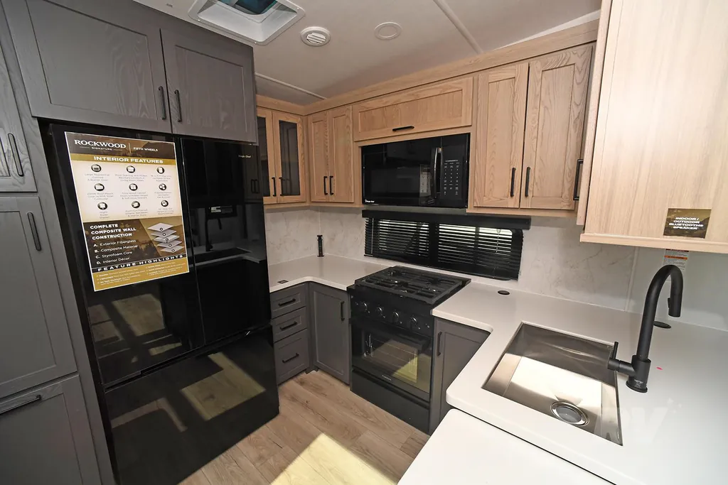 2026 Forest River Rockwood Signature 371RK, Photos photo 15