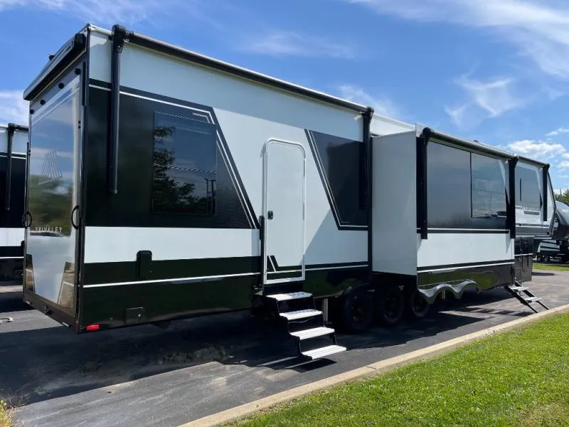 2026 Brinkley Model G 3970 - Photo 3