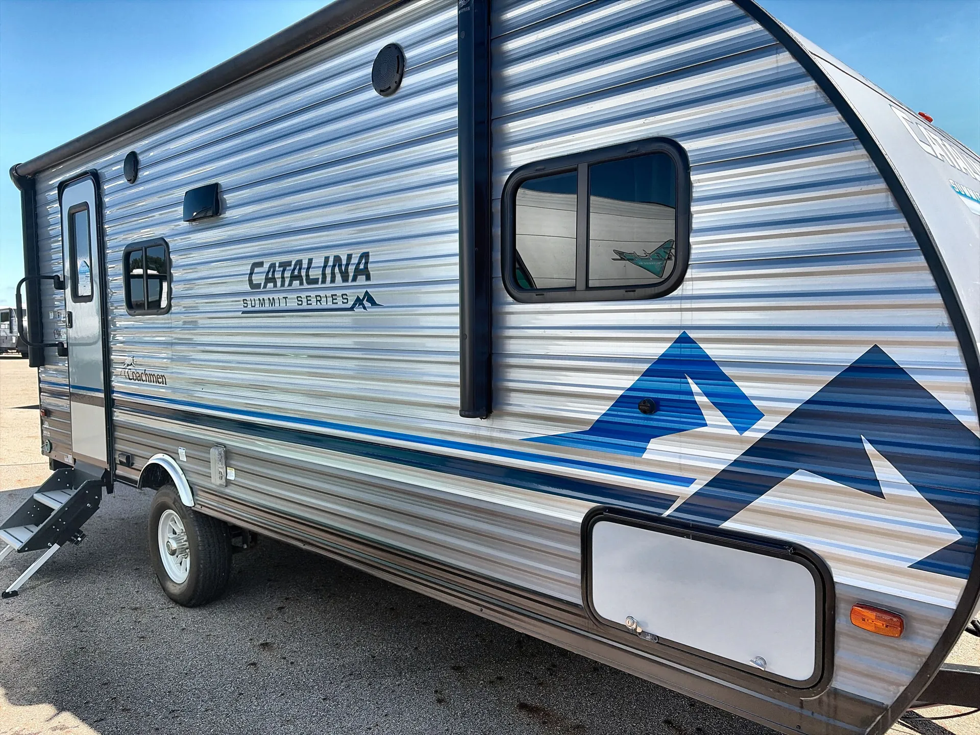 2022 Coachmen Catalina Summit 184FQS - Photo 2