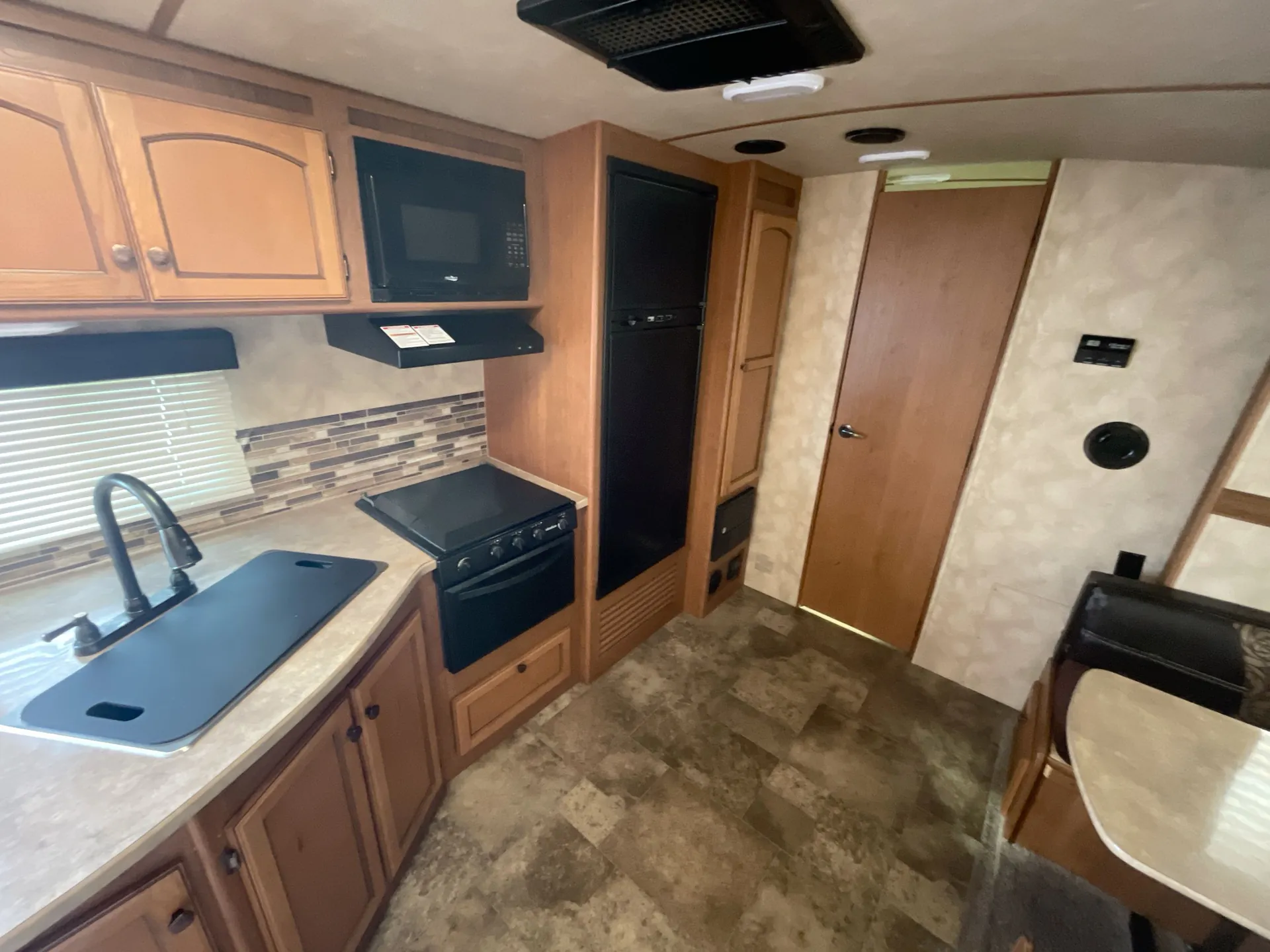 2016 CrossRoads Sunset Trail Super Lite 250RB — living area main