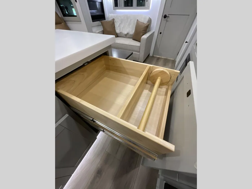 2026 Brinkley Model Z 3515, Photos photo 14