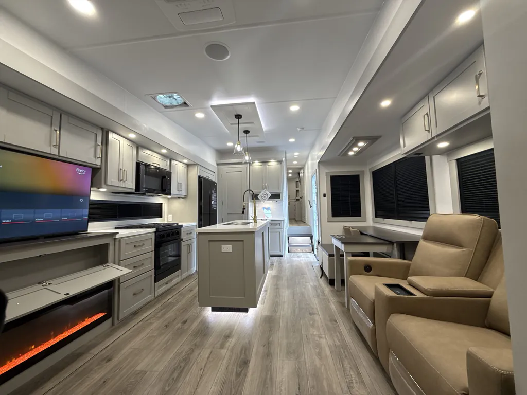 2026 Brinkley Model Z 3600, Photos photo 18