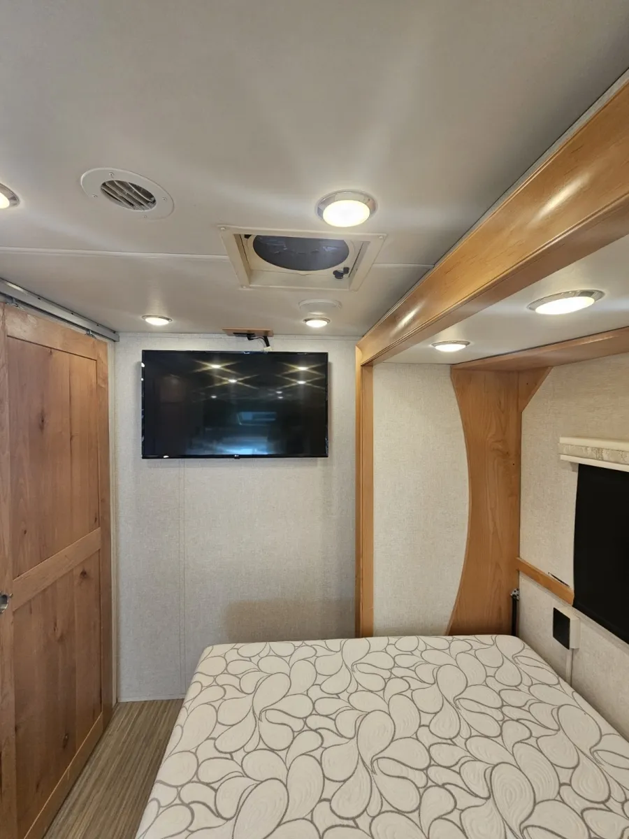 2018 Tiffin Wayfarer 24 FW, Photos photo 21