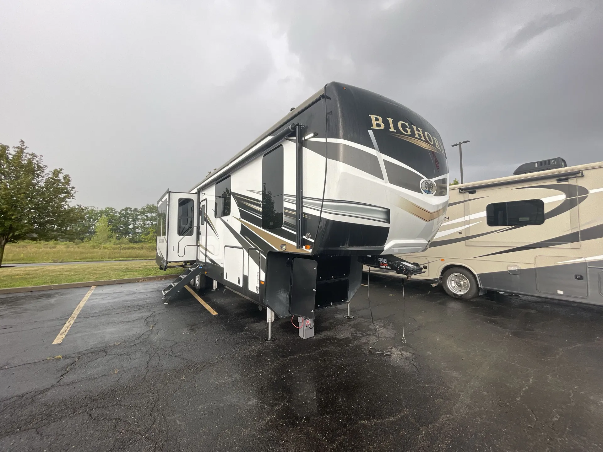 2022 Heartland Bighorn 3300DL - Photo 2