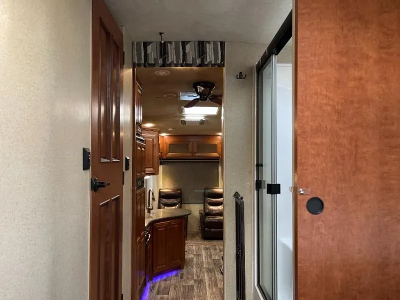 2017 Northwood Arctic Silver Fox Edition Used    29-5T - Photo 3