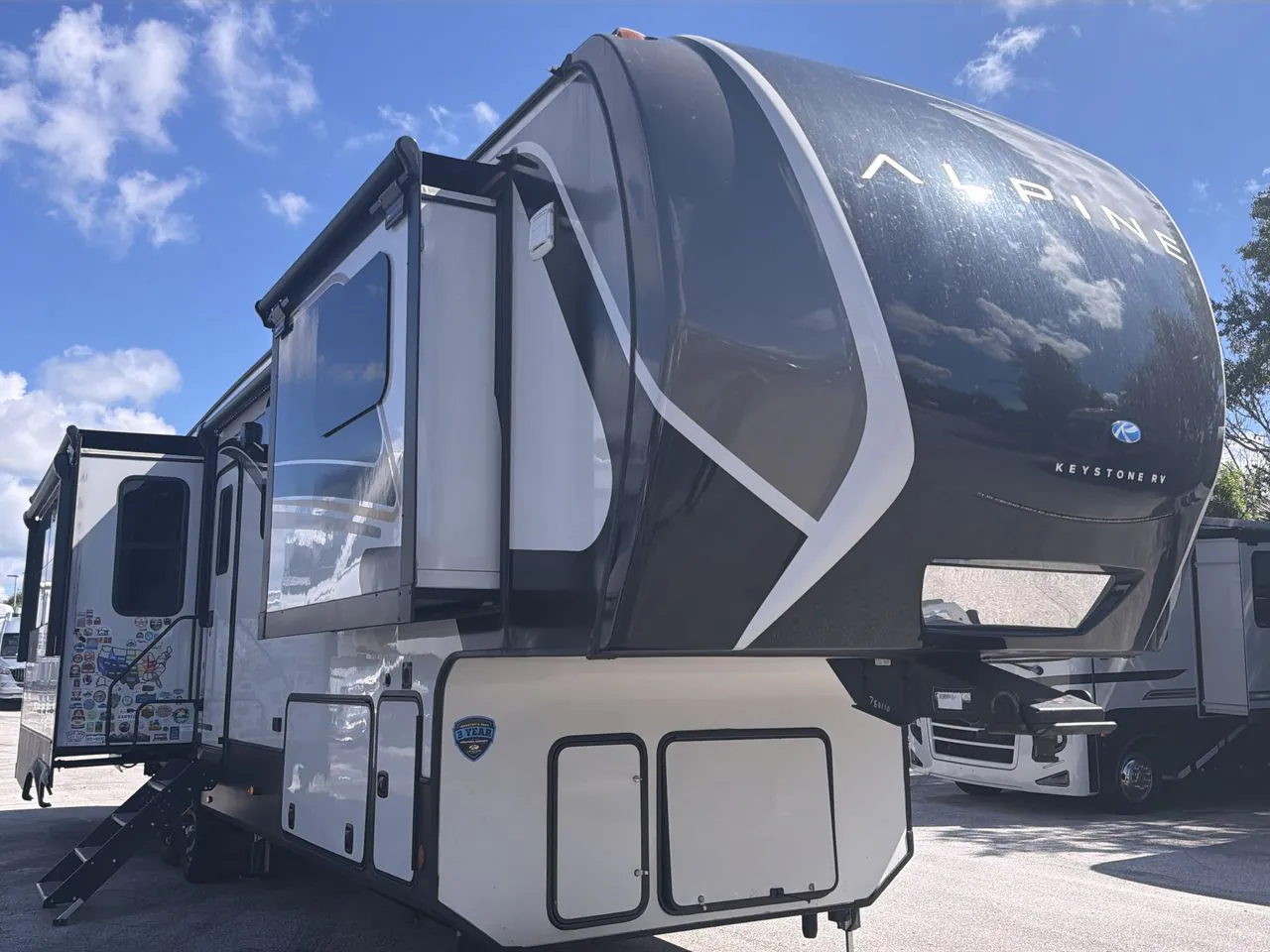 2024 Keystone Alpine 3303CK - Photo 2