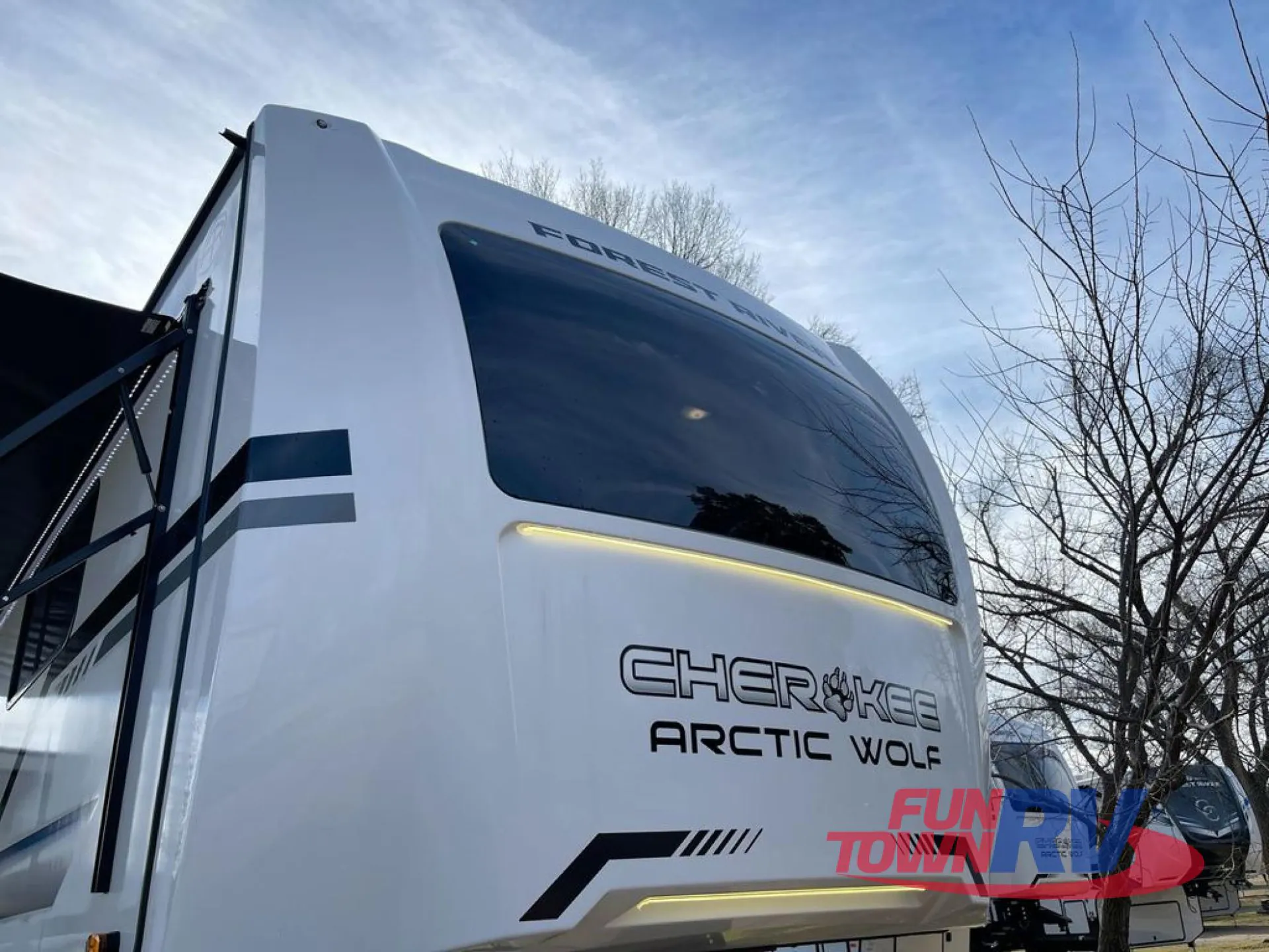 2025 Forest River Cherokee Arctic Wolf 3800DECK - Photo 3