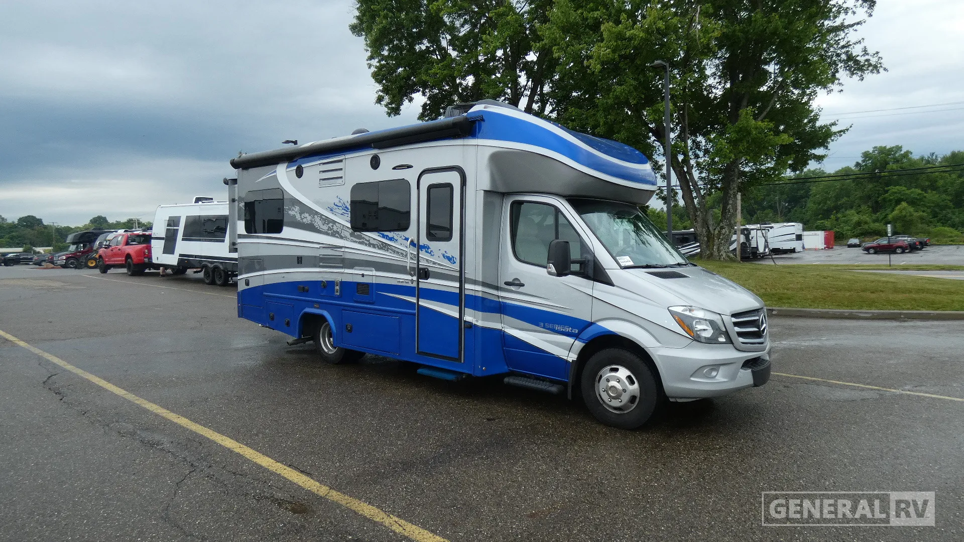 2017 Dynamax Corp Isata 3 24RW - Photo 2