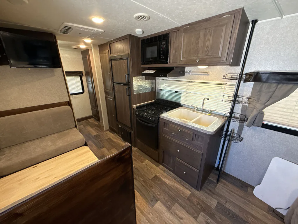 2016 Forest River Rockwood Mini Lite 1905, Photos photo 3