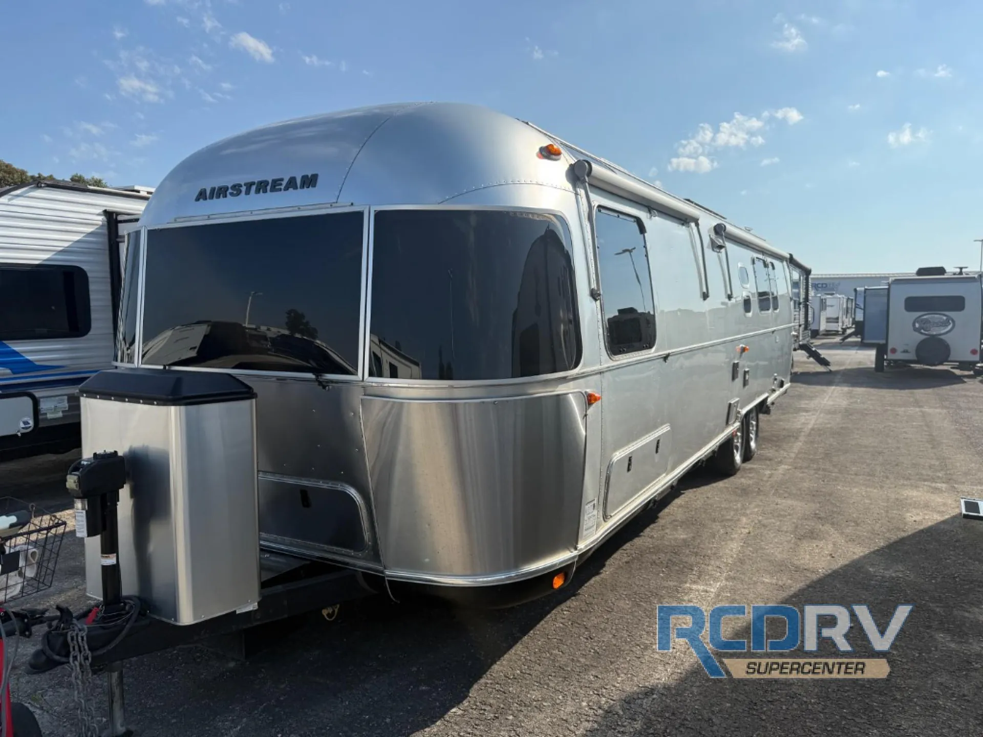 2023 Airstream Classic 33FB Twin - Photo 3
