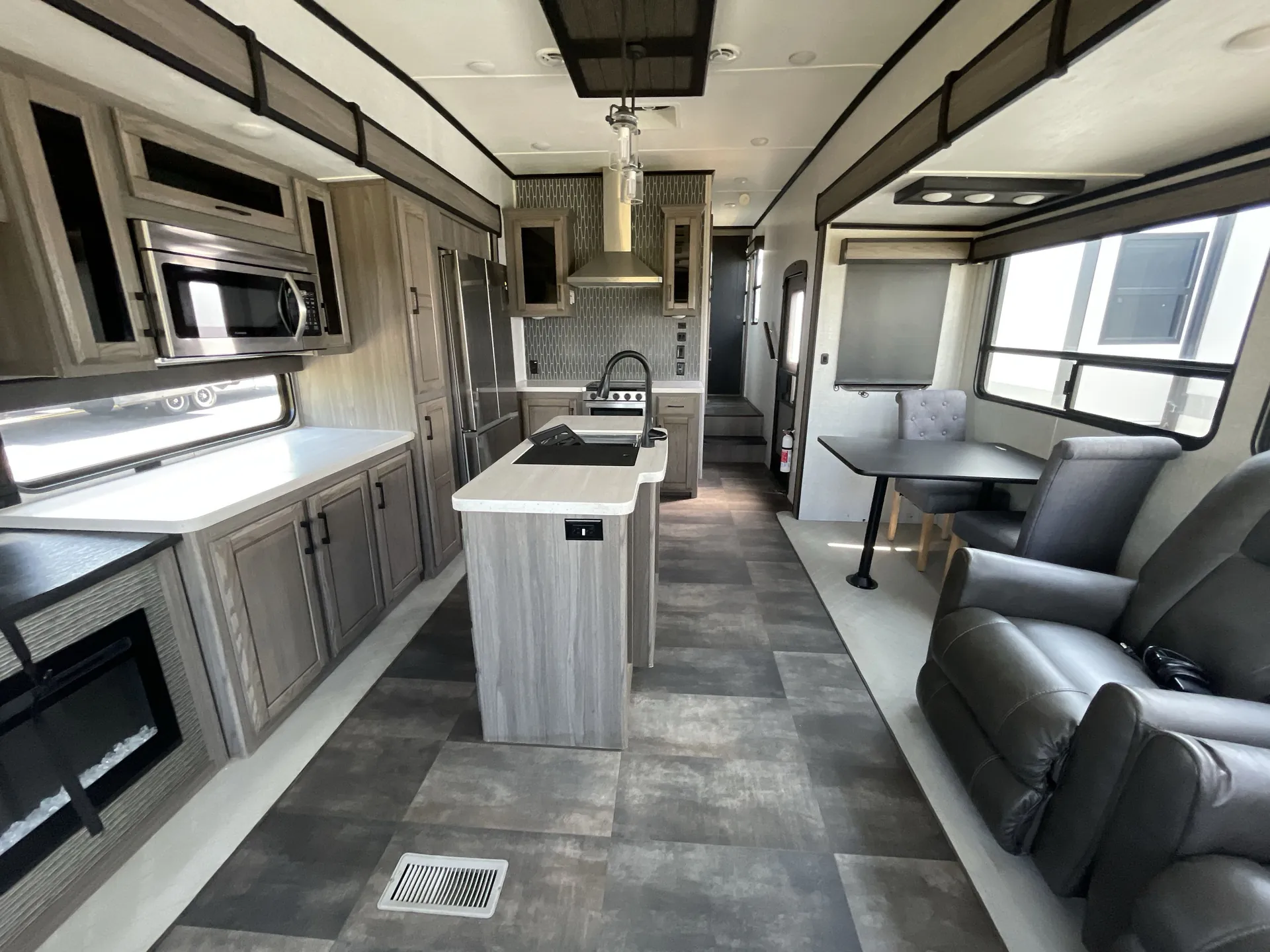 2022 CrossRoads Cameo CE3891MK — living area main