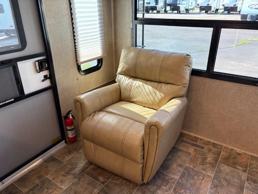 2015 Forest River Rockwood Ultra Lite 2904WS, Photos photo 30