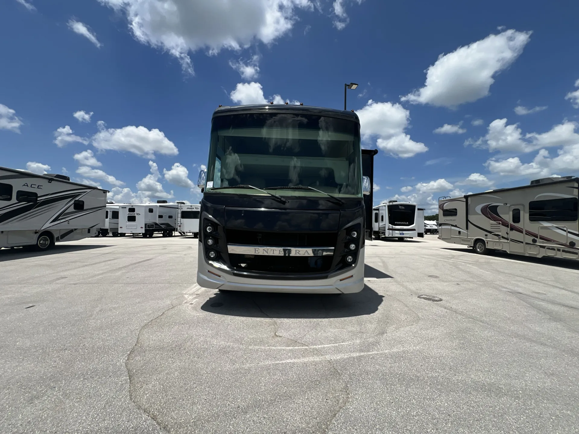 2020 entegra coach Emblem 36U — front