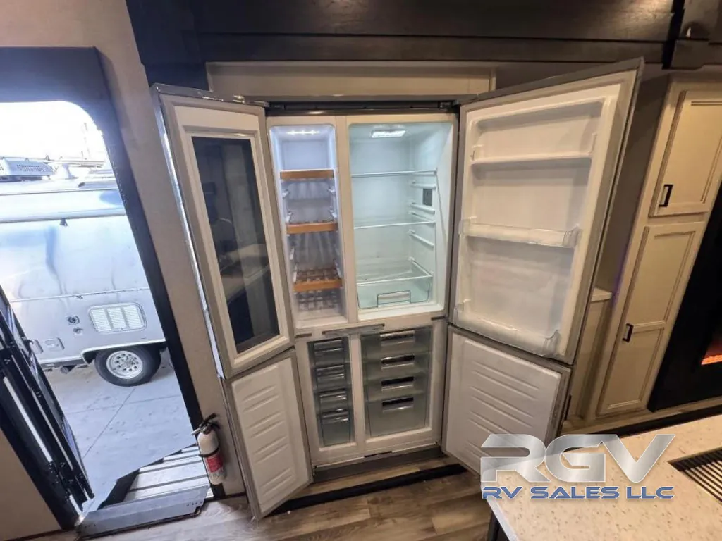2022 Highland Ridge Silverstar XLT 354MBH, Photos photo 15