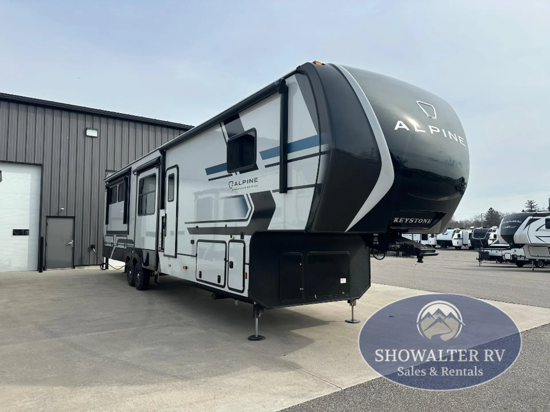 2026 Keystone Alpine Avalanche Edition 381DL - Photo 2