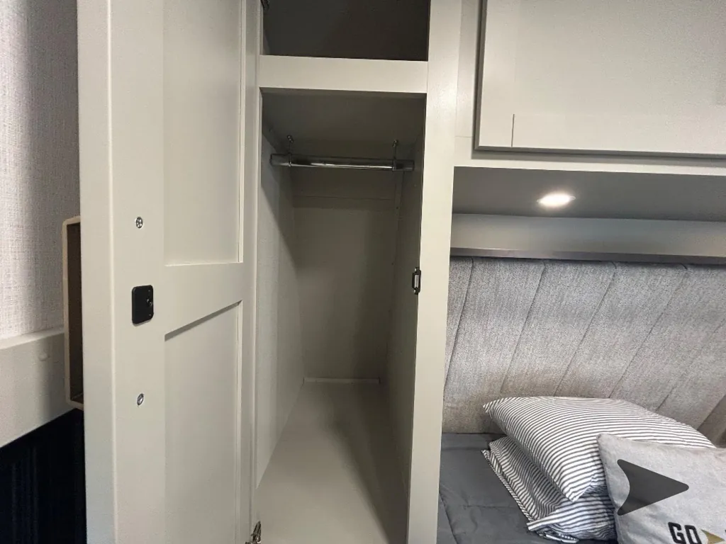 2026 Brinkley Model Z Air 297, Photos photo 43