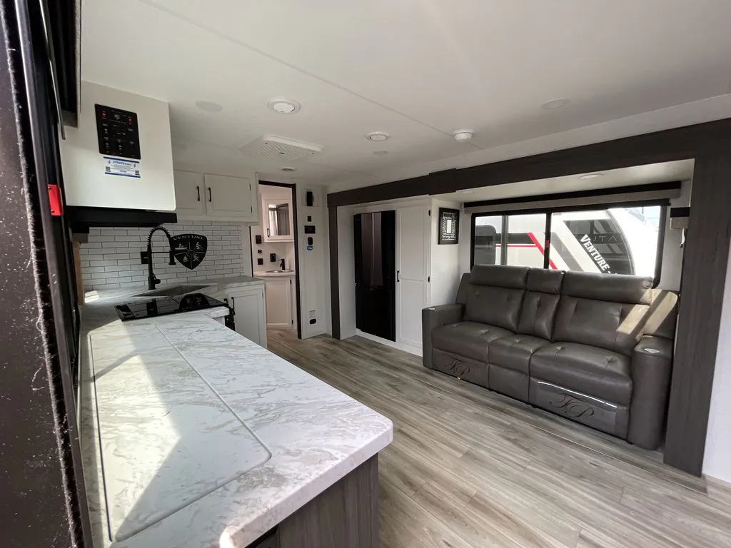2026 Venture RV Stratus SR282VFD - Photo 4