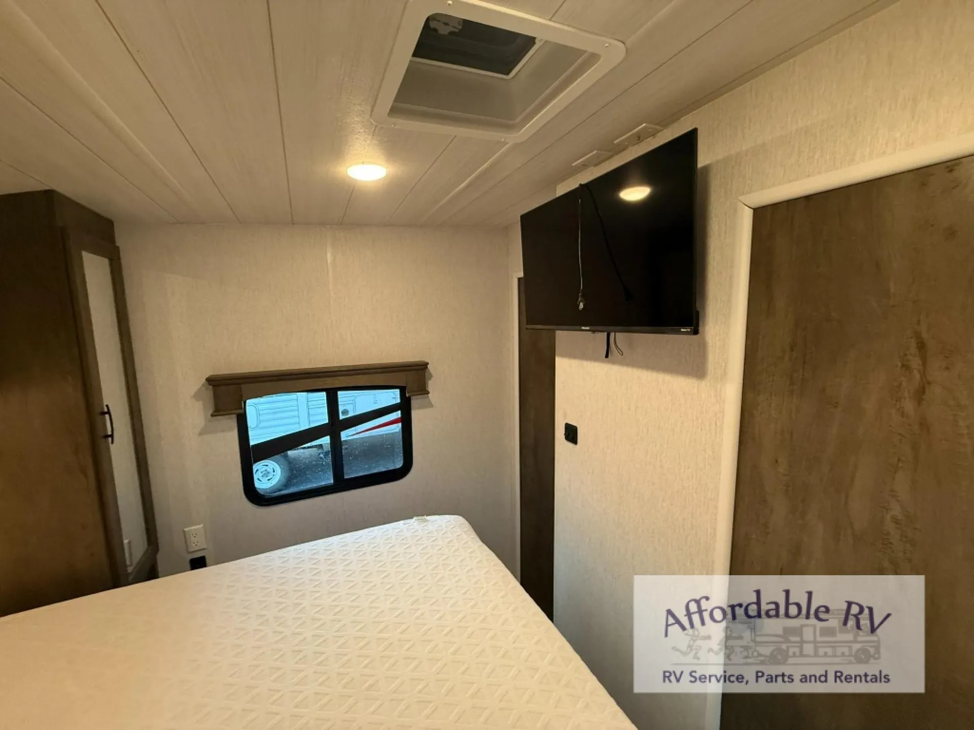 2022 Forest River Shockwave 27RQGDX — Photo 7